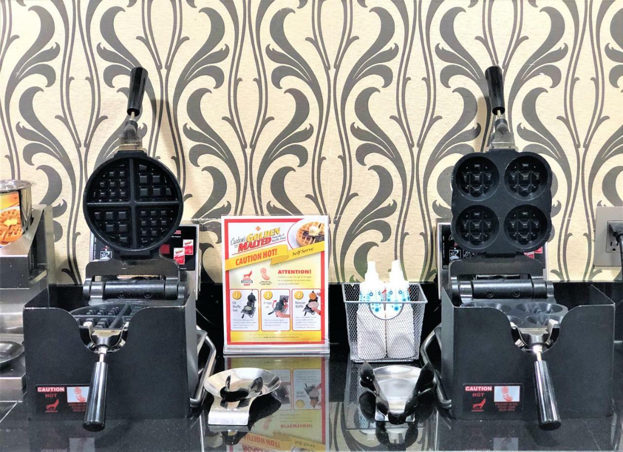 ฮาวเวิร์ด จอห์นสัน บาย วินด์แฮม กรีนส์โบโร เนียร์ เดอะ โคลีเซียม Motel ภายนอก รูปภาพ